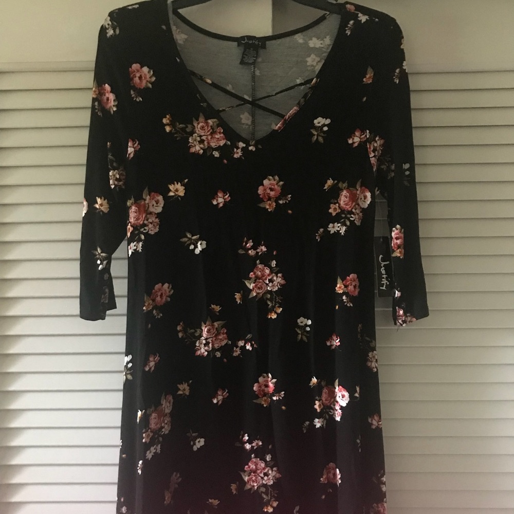 NIB beautiful dress, knee length